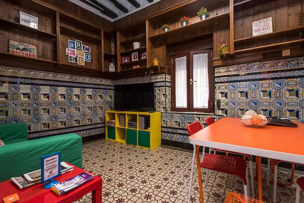 Hostel Arc House Sevilla (Adults Only)